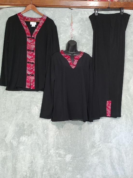 Susan Graver Tops - Susan Graver Black Three-Piece Tunic Set with Red Floral Trim